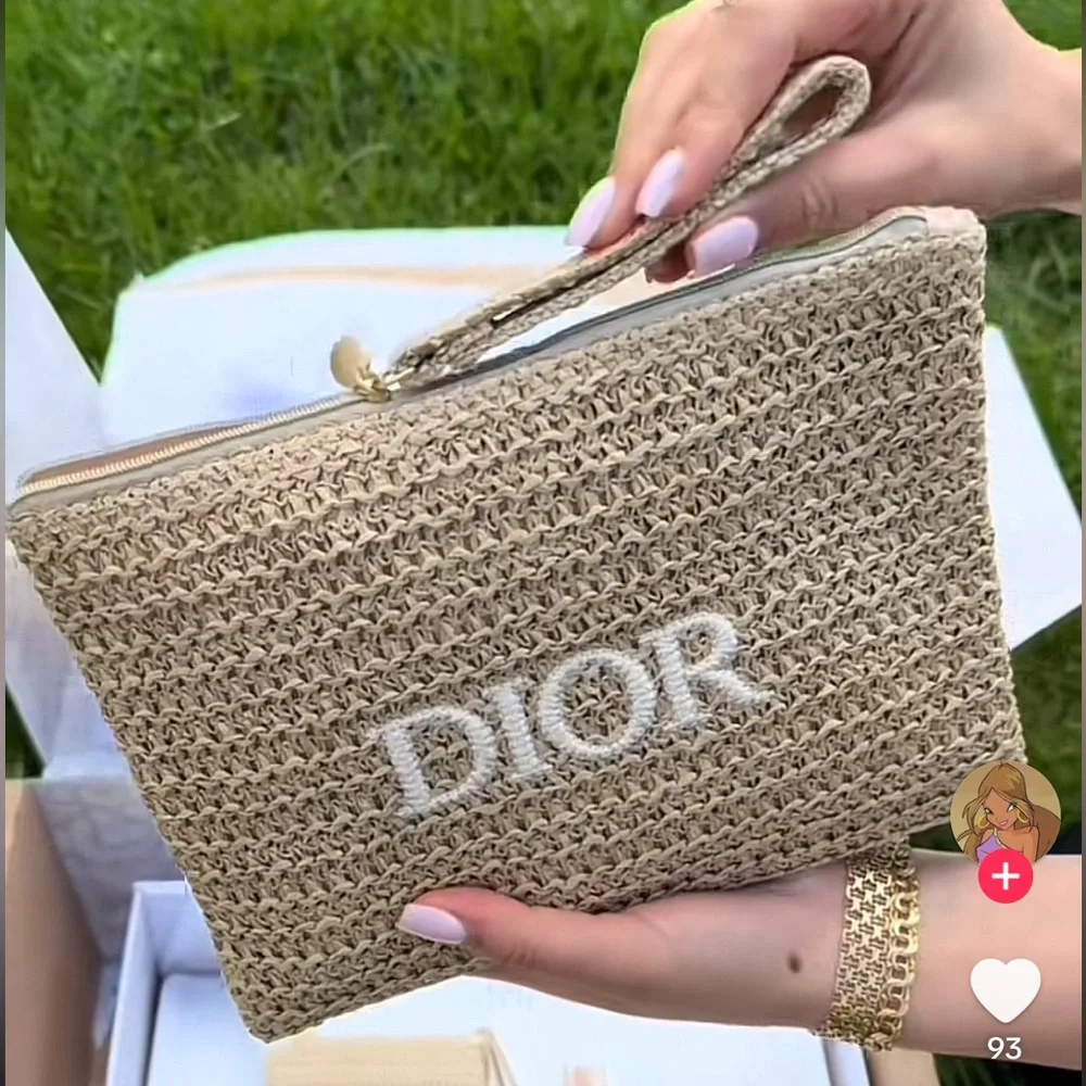 Dior Beauty Solar Pouch- 2025 - Picture 5 of 7